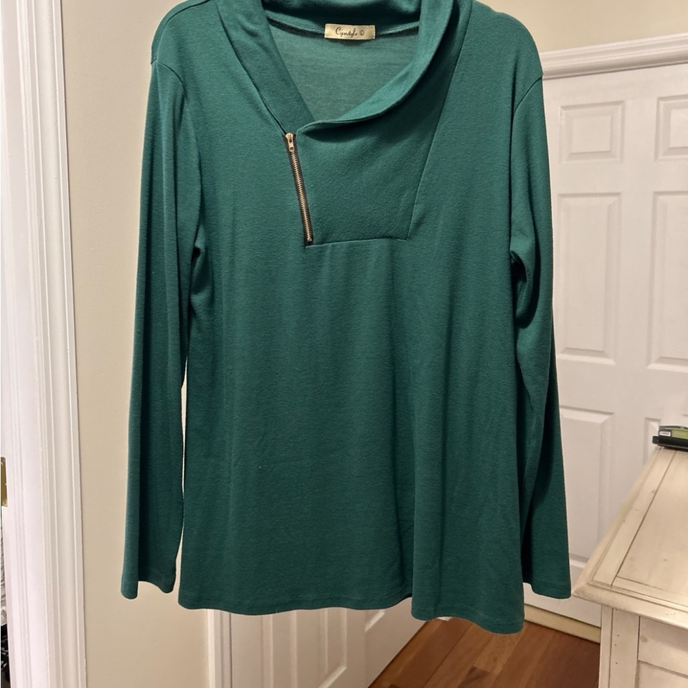 Green Lightweight Sweater with Zipper Detail